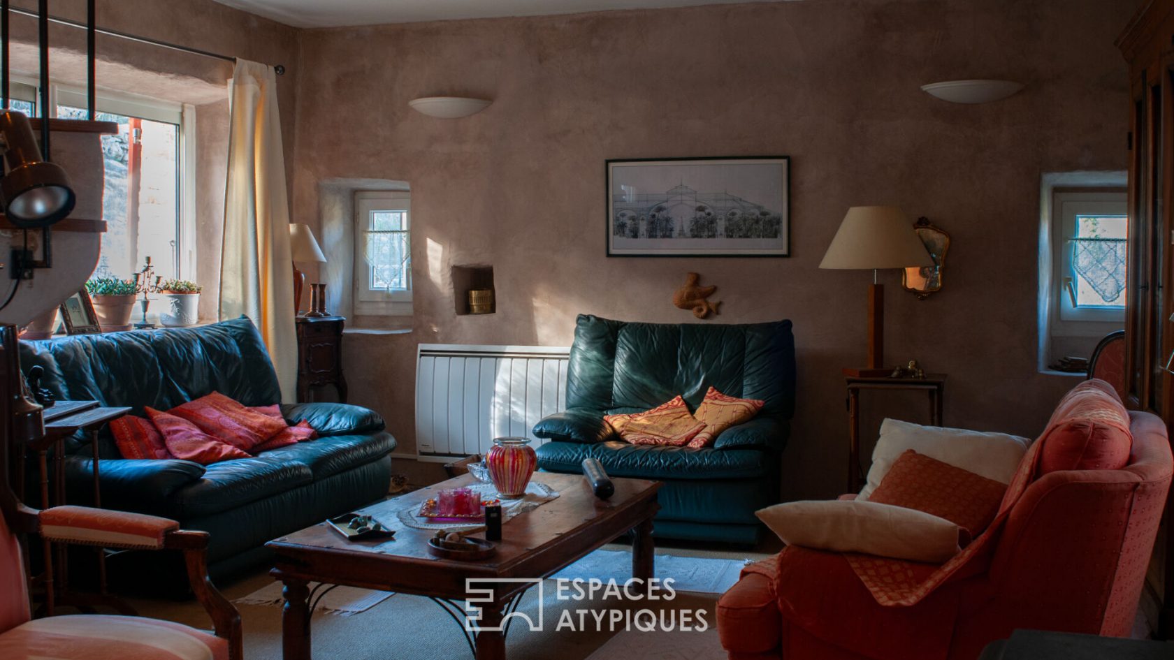 Belle bâtisse ardéchoise secrète de caractère au pays des Cruzières