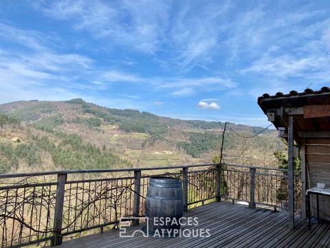 En Ardèche Verte, tranquille maison de hameau sur vue, et son gîte.