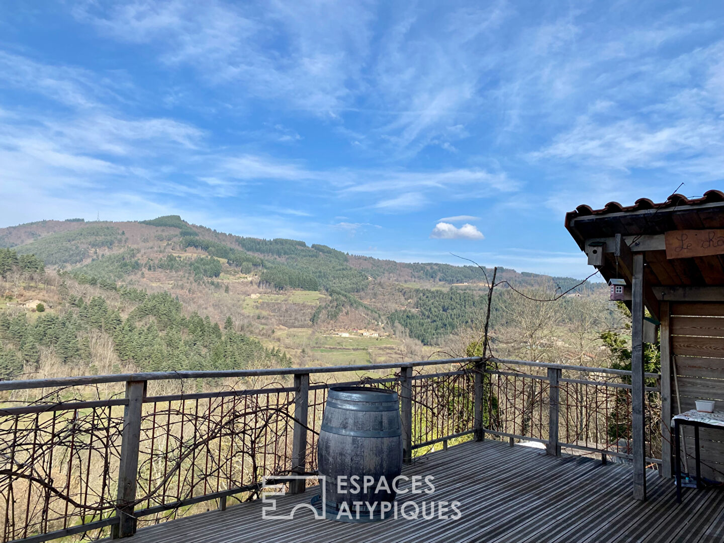 En Ardèche Verte, tranquille maison de hameau sur vue, et son gîte.