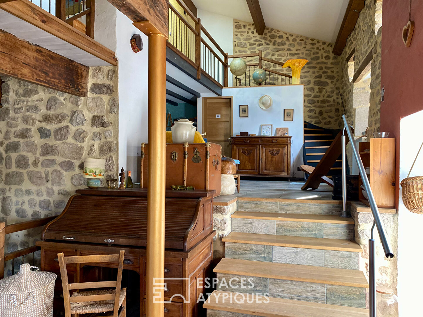 En Ardèche Verte, tranquille maison de hameau sur vue, et son gîte.