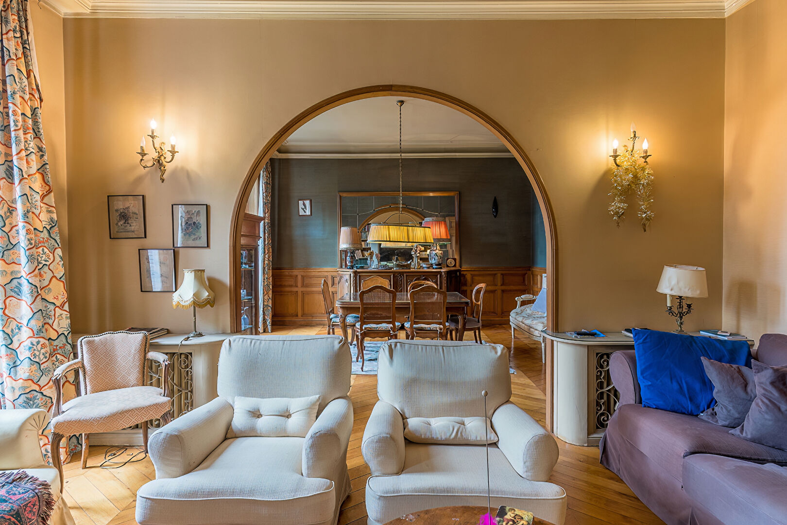 Elegant middle-class residence with period garden in Crest