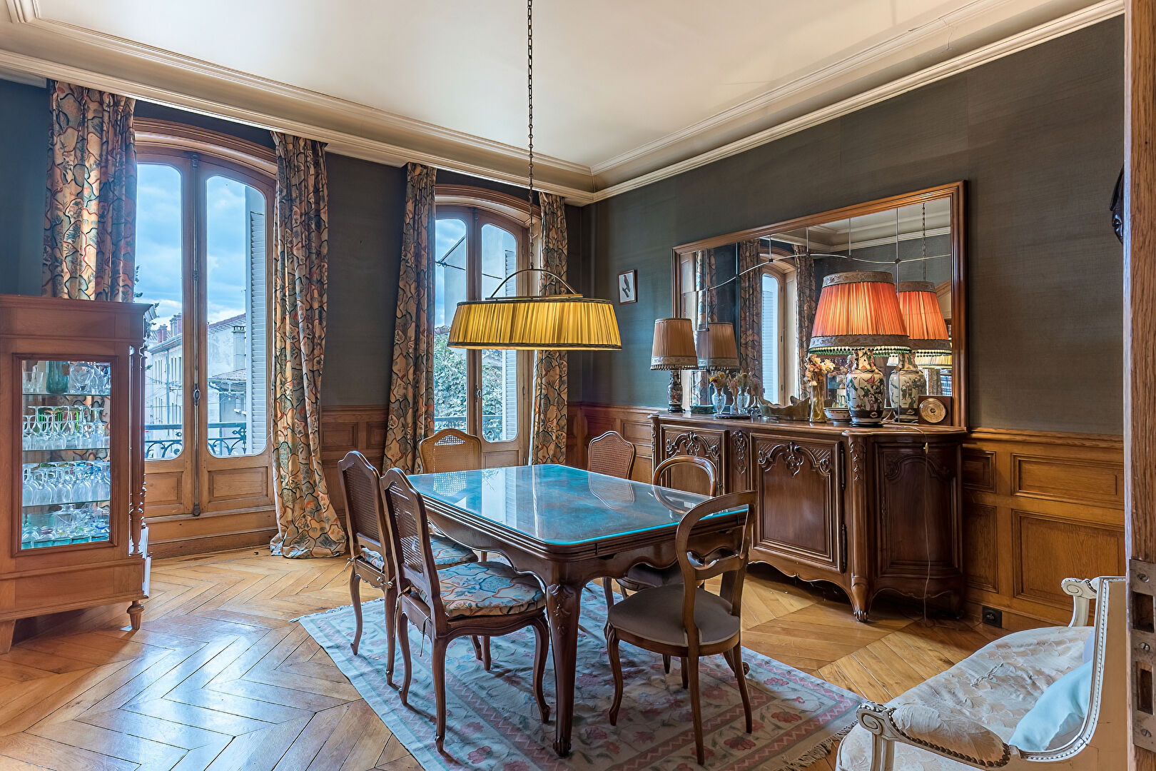 Elegant middle-class residence with period garden in Crest