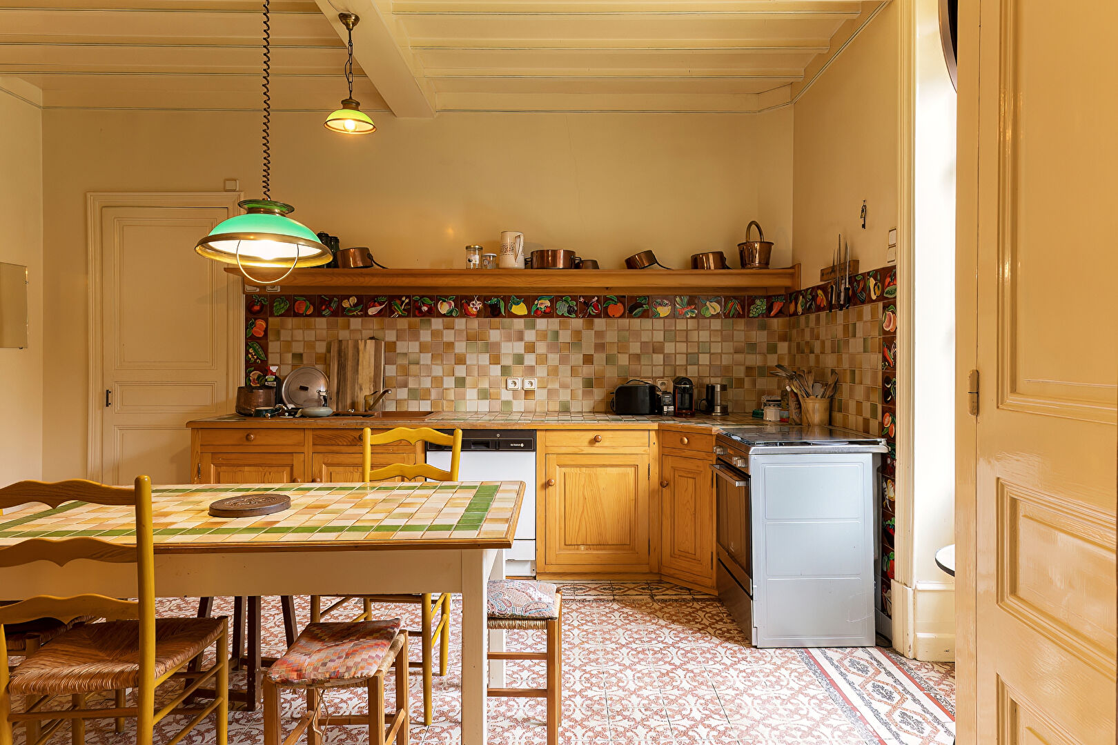 Elegant middle-class residence with period garden in Crest