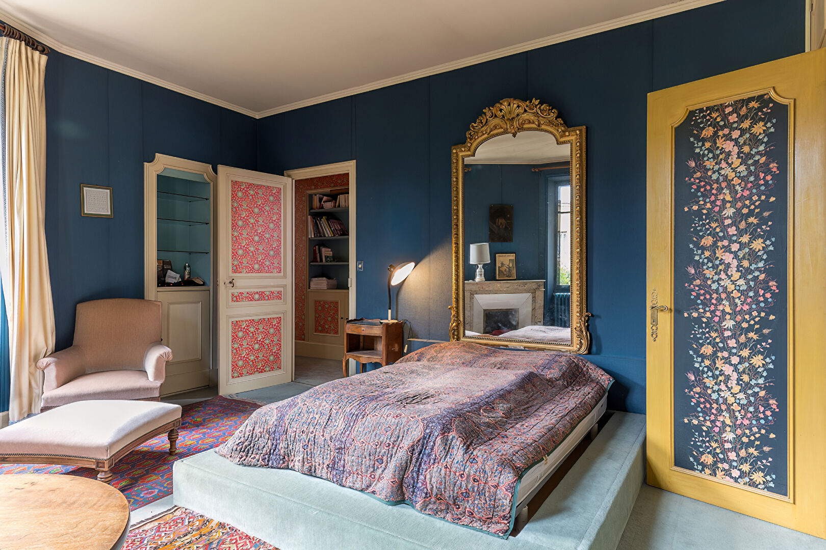 Elegant middle-class residence with period garden in Crest