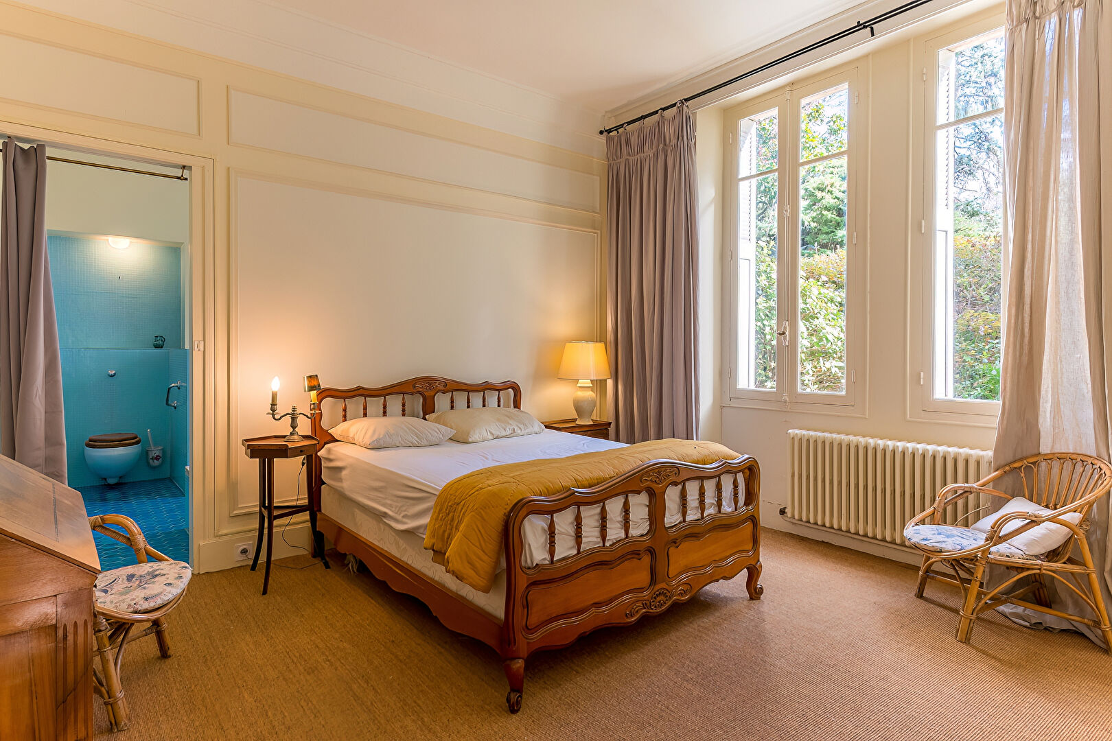 Elegant middle-class residence with period garden in Crest