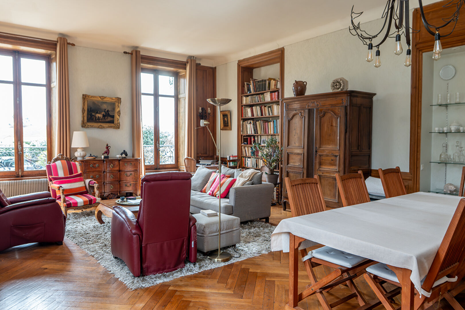 The privileged habitat of a shared castle, in Ardèche Verte.