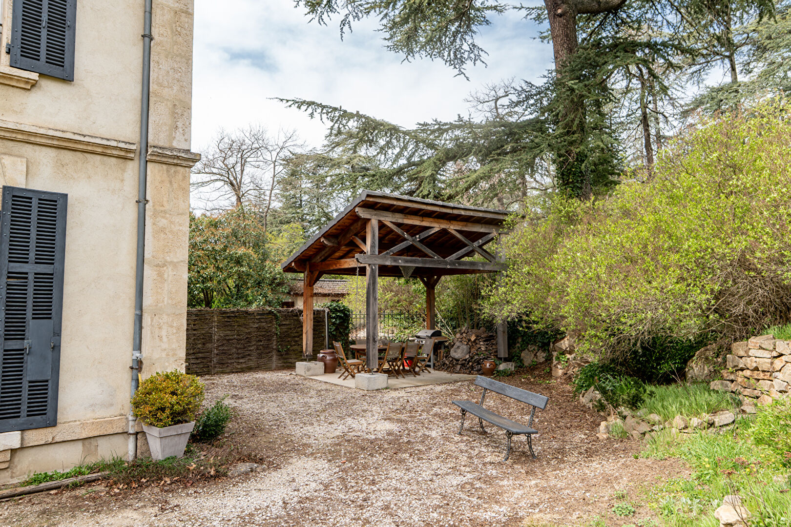 The privileged habitat of a shared castle, in Ardèche Verte.