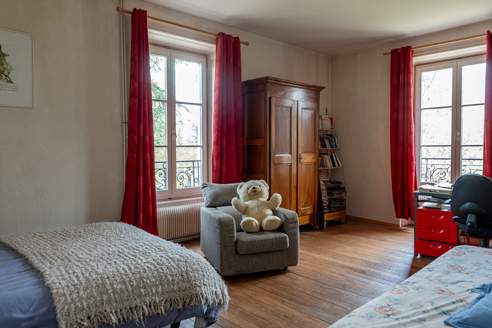 The privileged habitat of a shared castle, in Ardèche Verte.