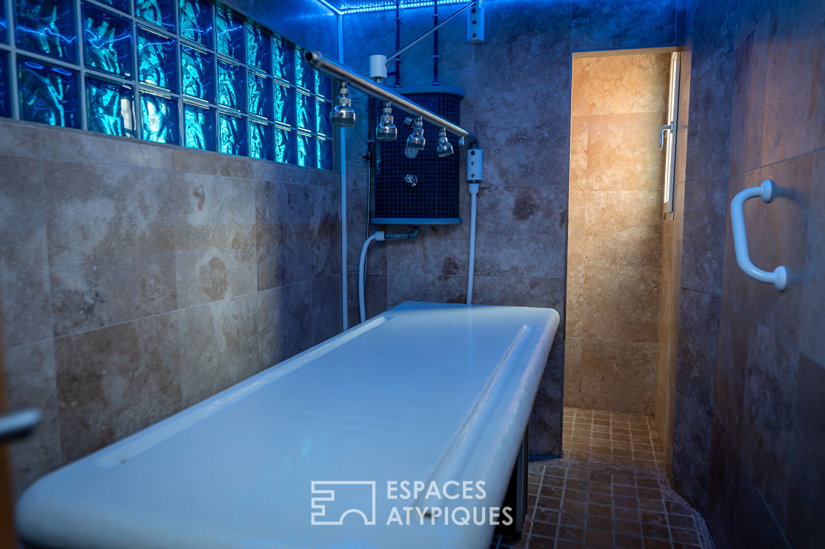 Espace Bien Être : hammam, sauna Finlandais, bain à remous, solarium…