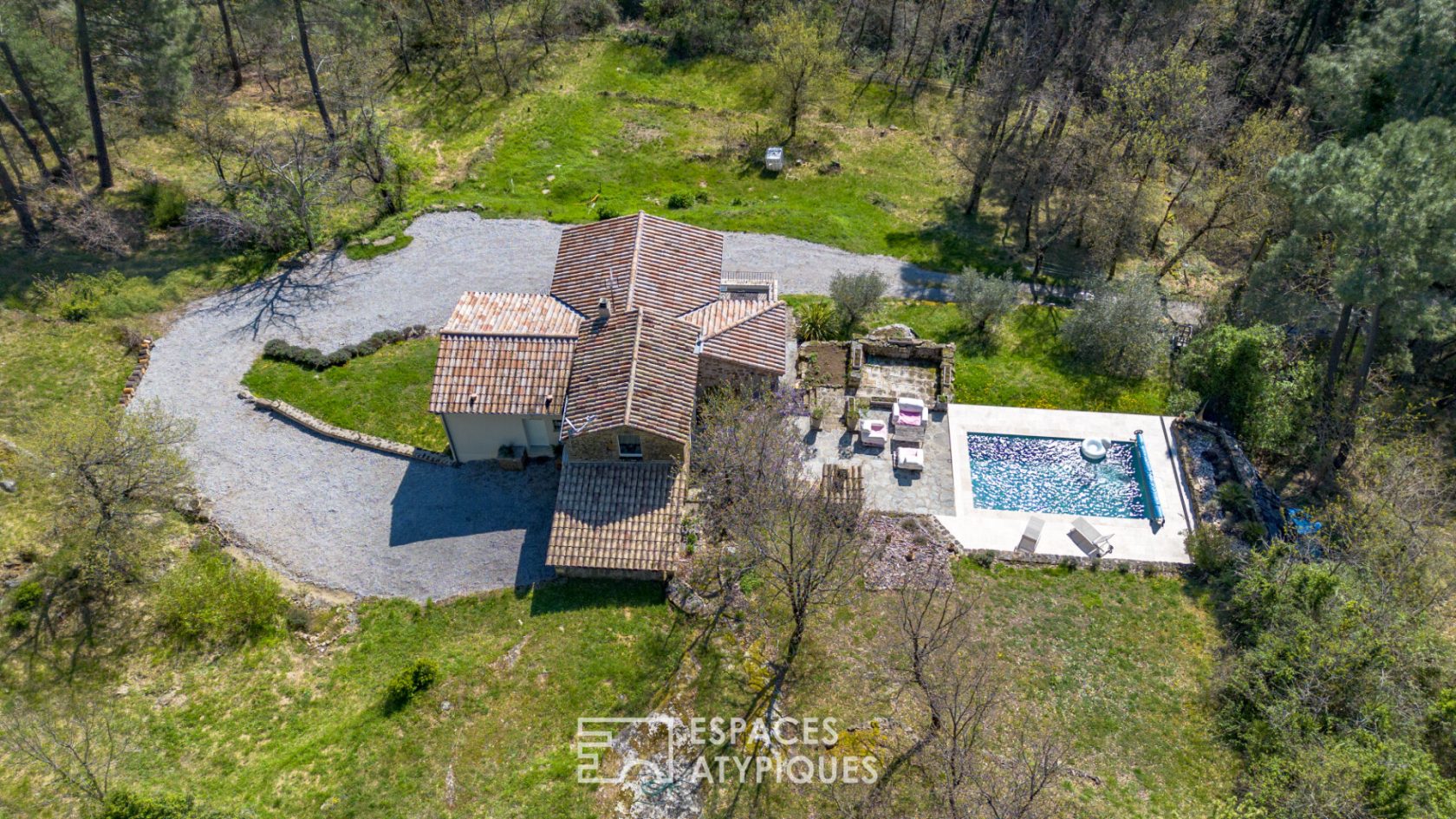 Maison d’architecte au coeur d’un bel environnement naturel, vue panoramique, proche de Privas