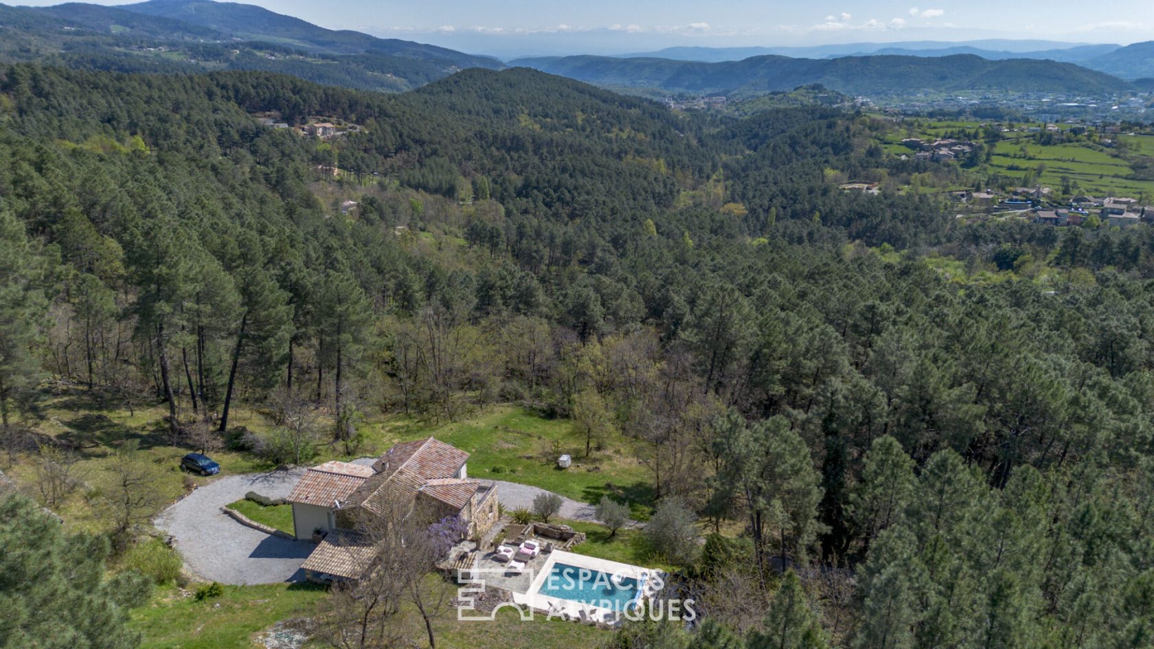 Maison d’architecte au coeur d’un bel environnement naturel, vue panoramique, proche de Privas