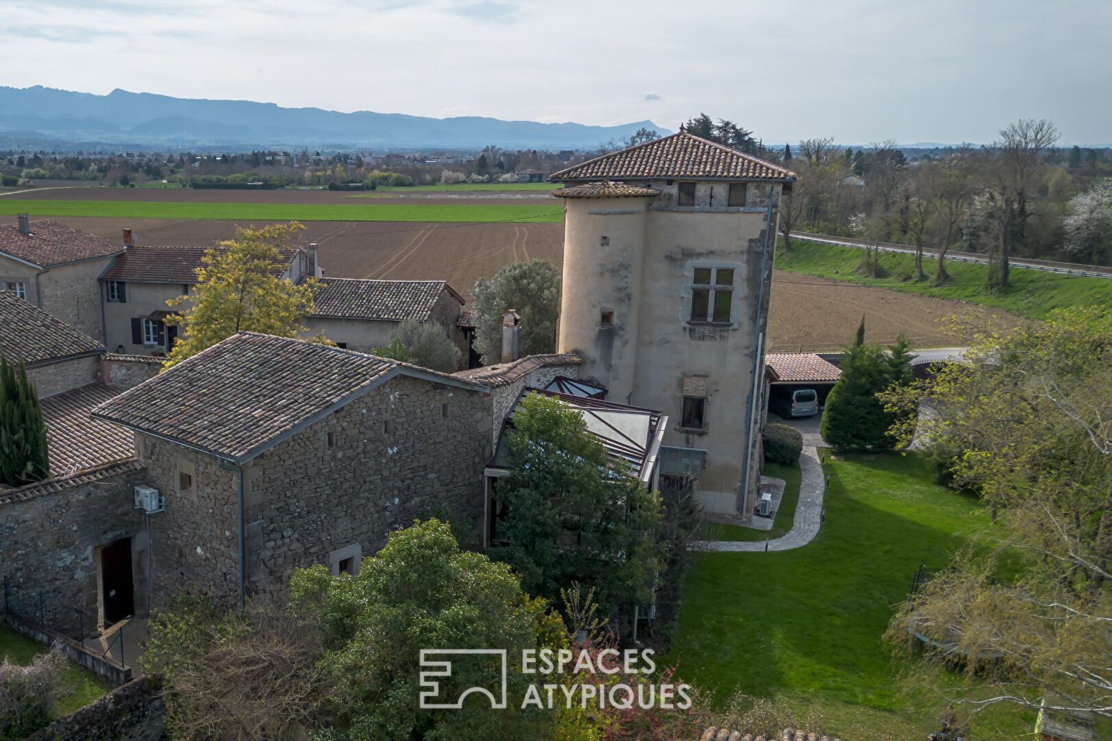 Historic 13th-century residence: an enchanting setting combining heritage and modernity