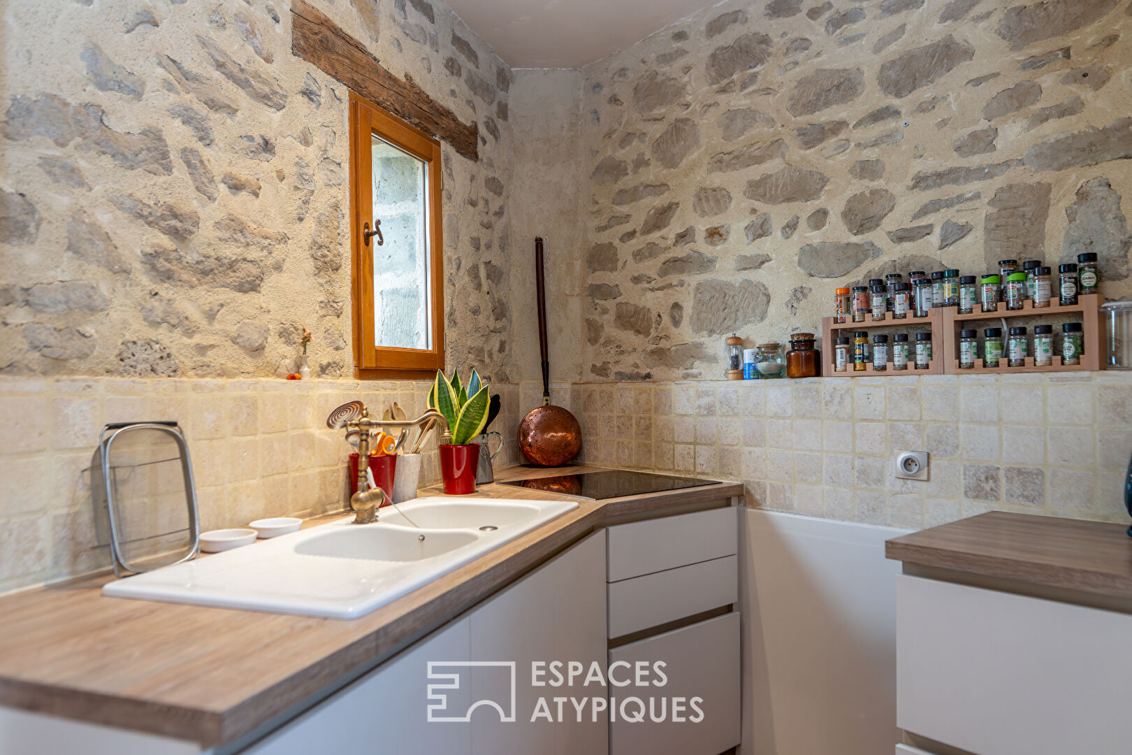 Historic 13th-century residence: an enchanting setting combining heritage and modernity