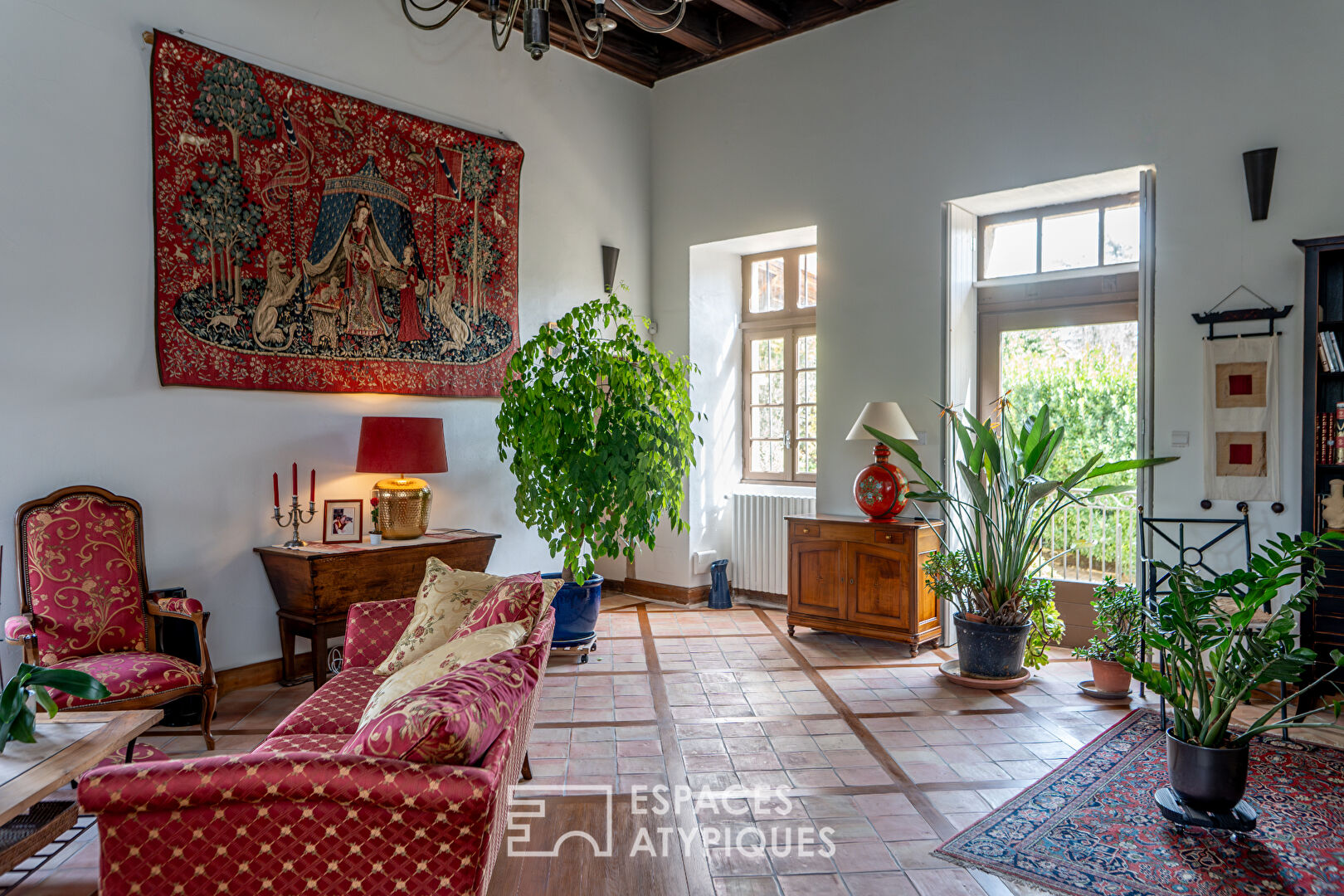 Historic 13th-century residence: an enchanting setting combining heritage and modernity