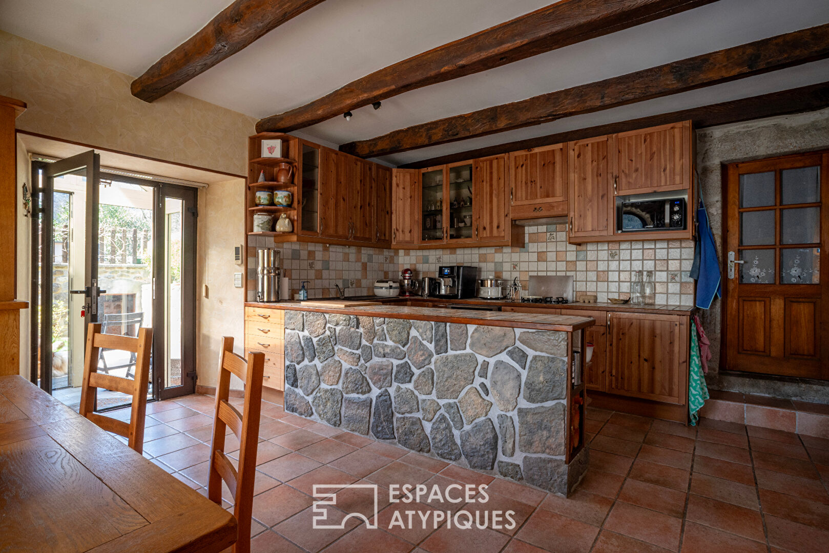 Maison en pierre avec vue, verger de fruitiers,  et gîte à Antraigues-sur-Volane