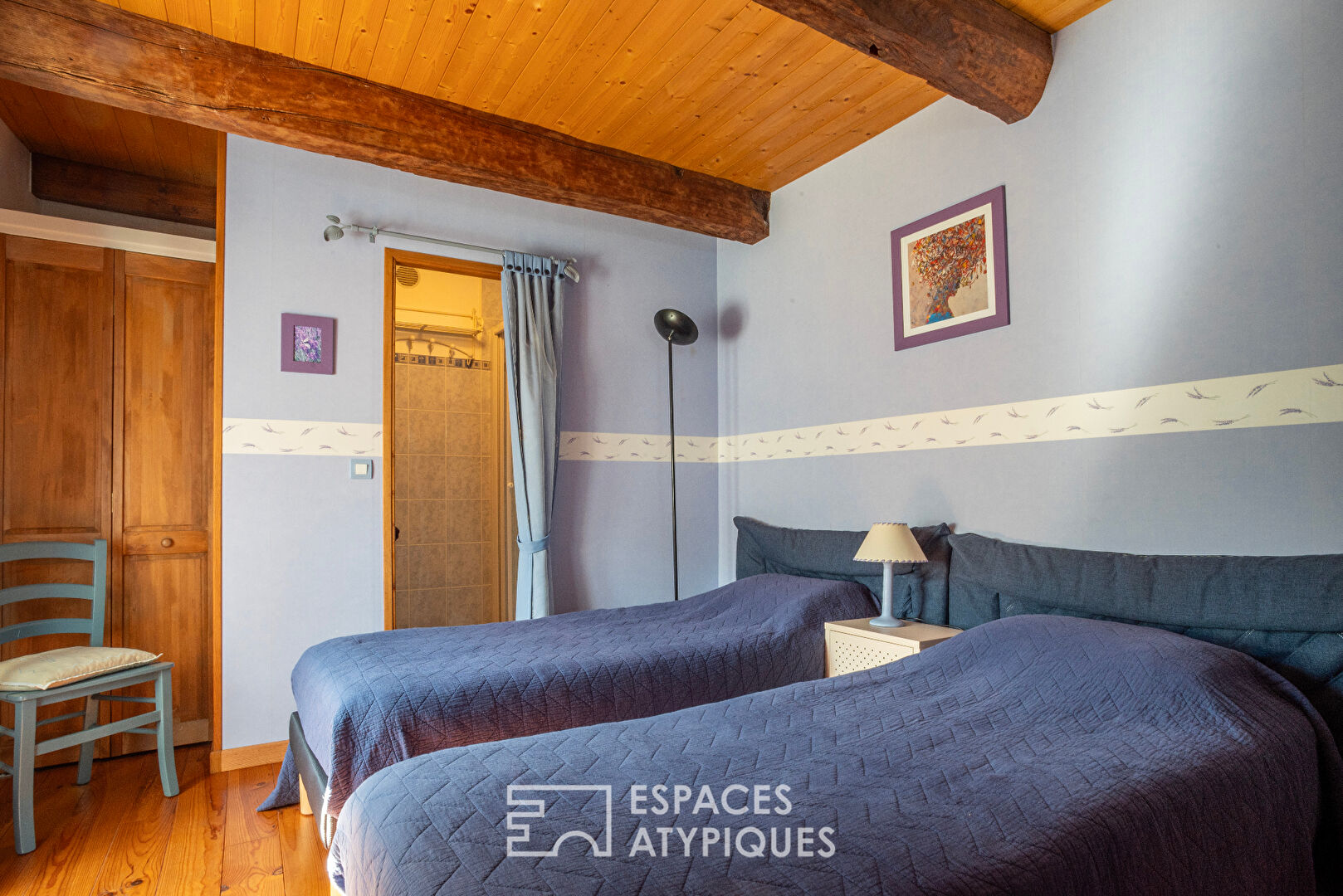 Maison en pierre avec vue, verger de fruitiers,  et gîte à Antraigues-sur-Volane