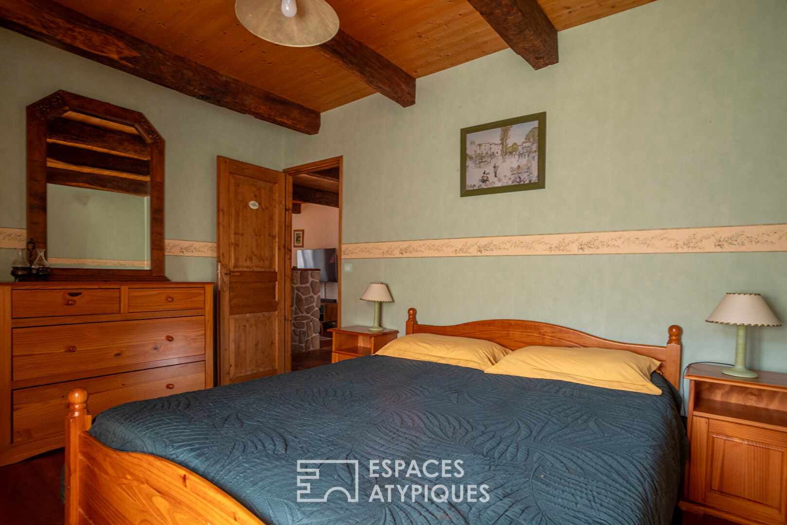 Maison en pierre avec vue, verger de fruitiers,  et gîte à Antraigues-sur-Volane