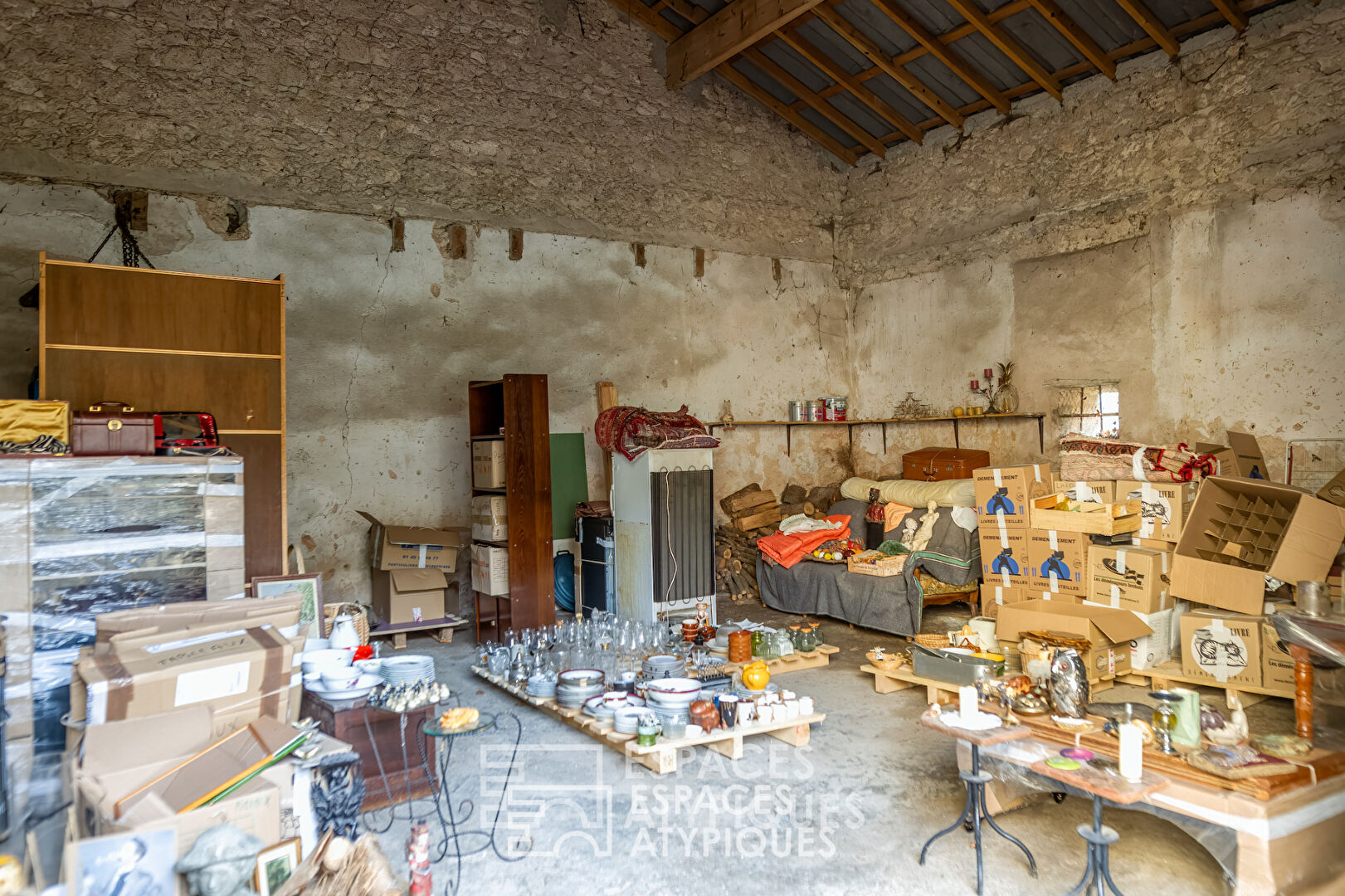 Cette ancienne maison de village de la Drôme a la saveur des souvenirs d’enfance.