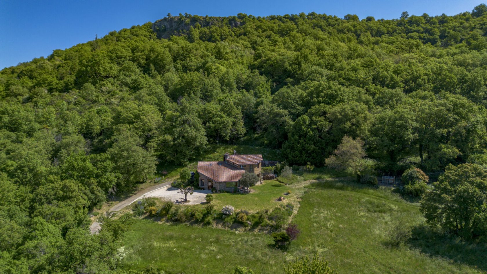Belle maison d’architecte avec vue imprenable sur 2 ha – Sud Ardèche