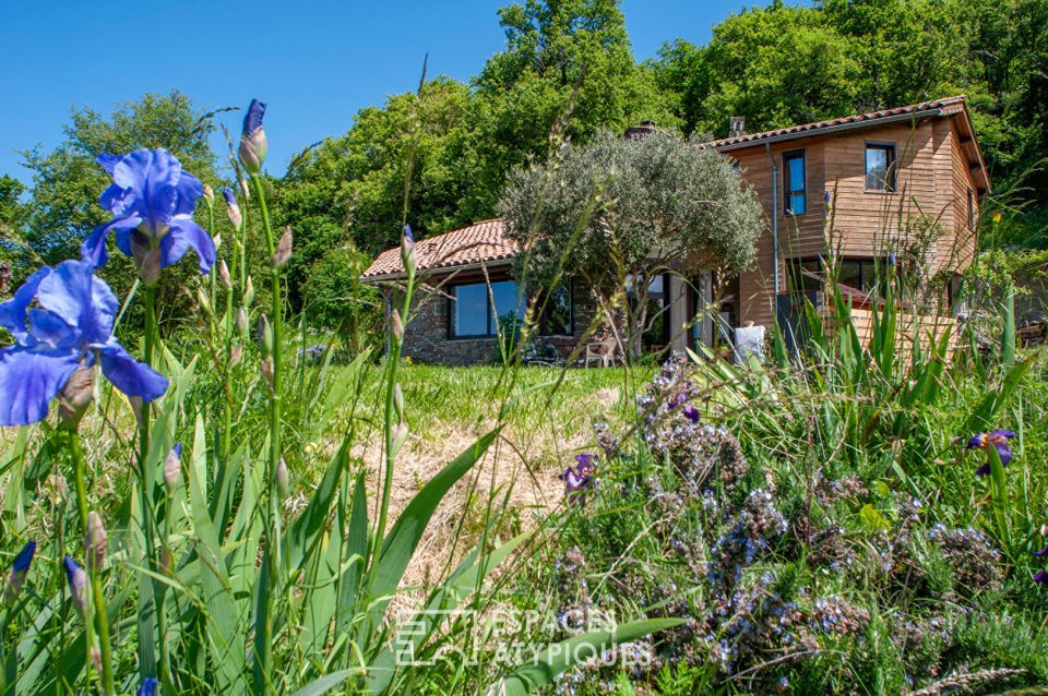 Belle maison d'architecte avec vue imprenable sur 2 ha - Sud Ardèche