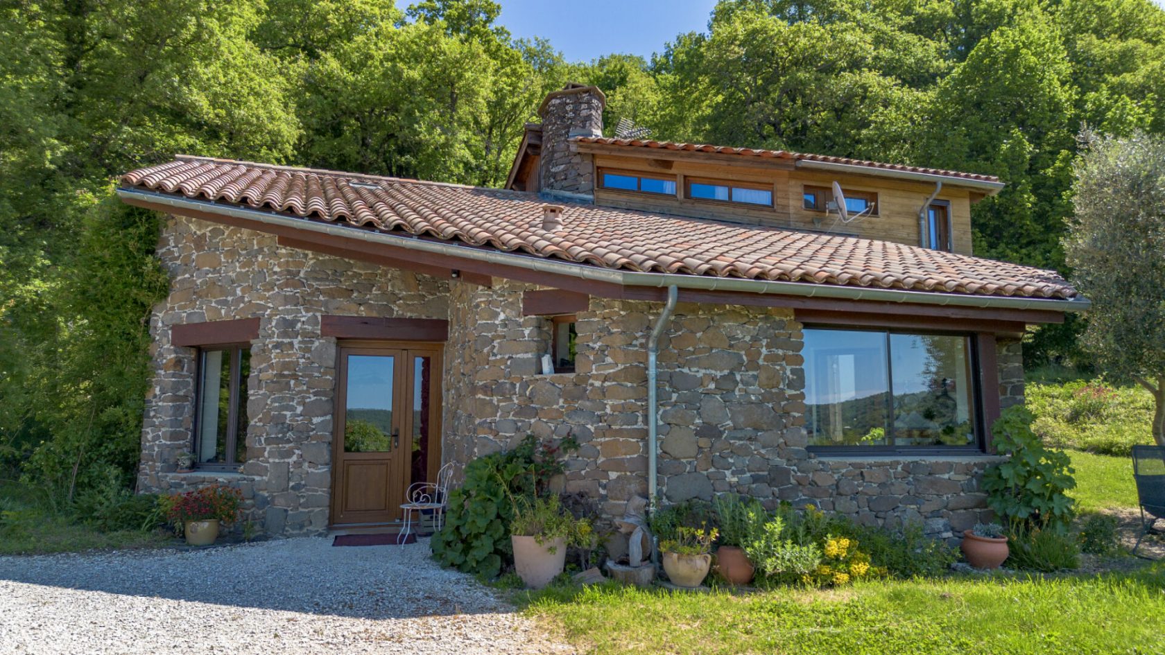 Belle maison d’architecte avec vue imprenable sur 2 ha – Sud Ardèche