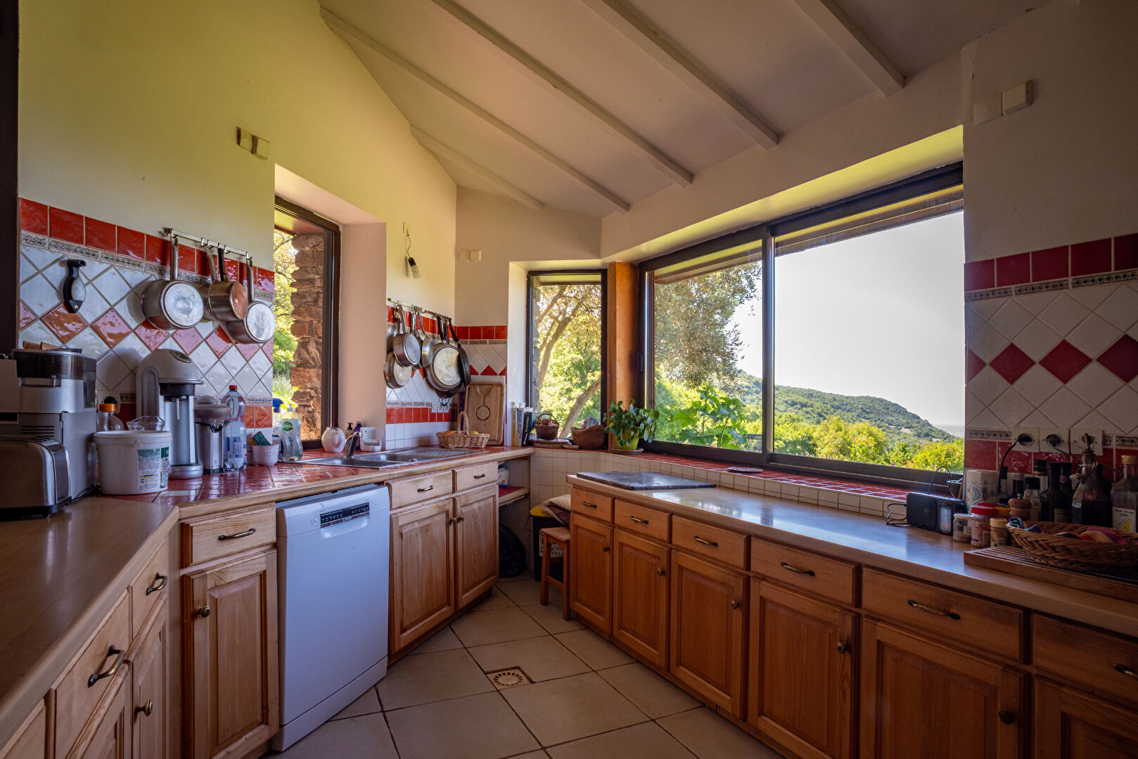 Belle maison d’architecte avec vue imprenable sur 2 ha – Sud Ardèche