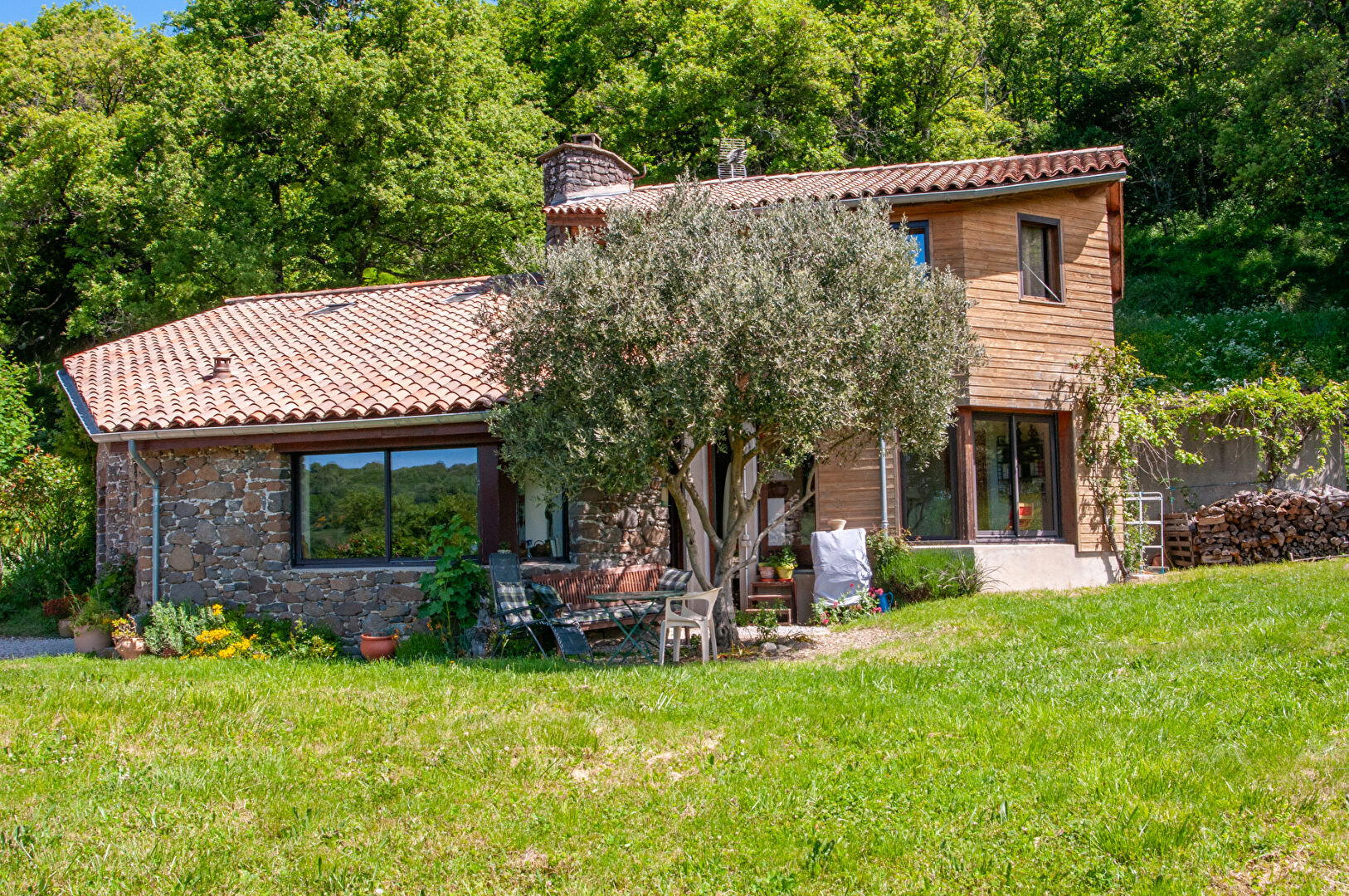 Belle maison d’architecte avec vue imprenable sur 2 ha – Sud Ardèche