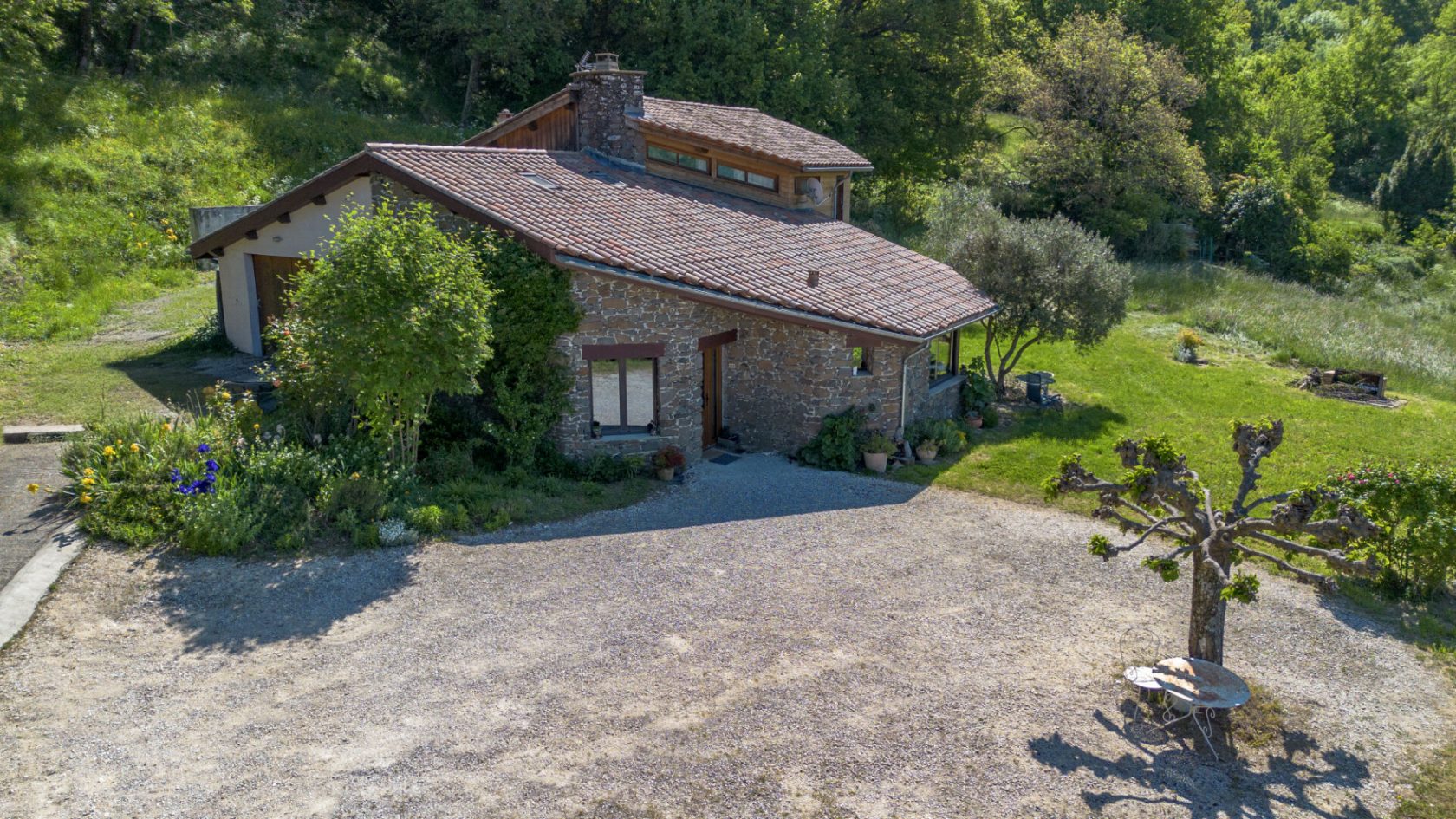 Belle maison d’architecte avec vue imprenable sur 2 ha – Sud Ardèche