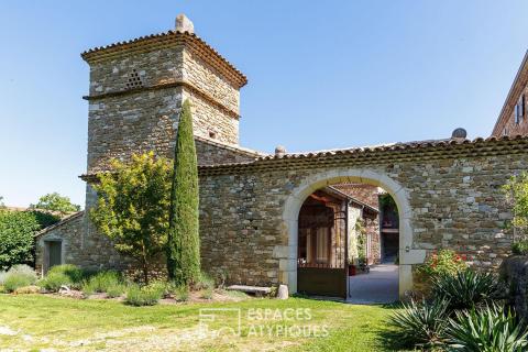 Propriété rénovée par architectes avec piscine et chênes truffiers