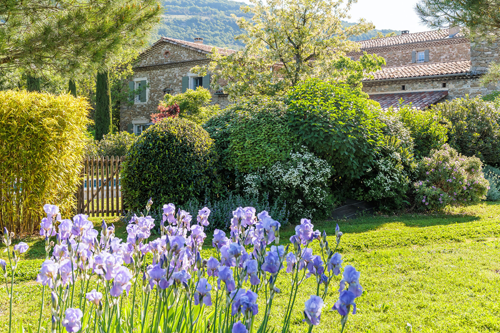 Demeure XVIIIe rénovée avec élégance et charme fou en Sud Drôme