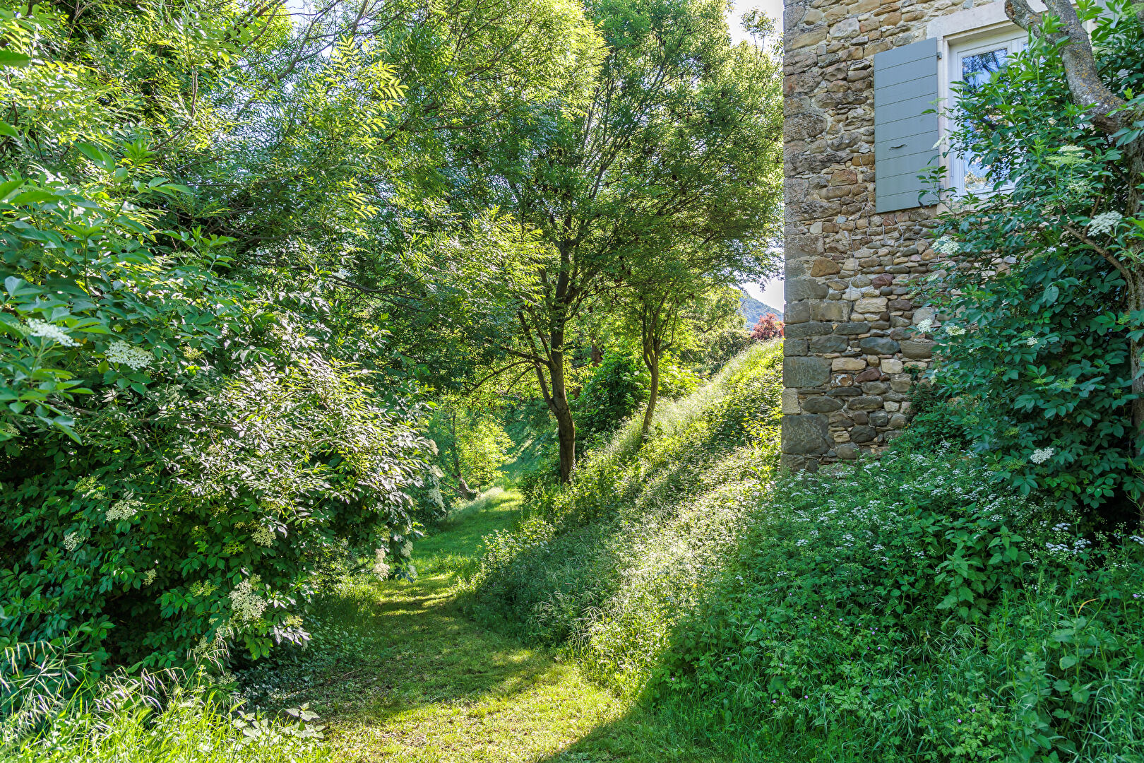 Demeure XVIIIe rénovée avec élégance et charme fou en Sud Drôme