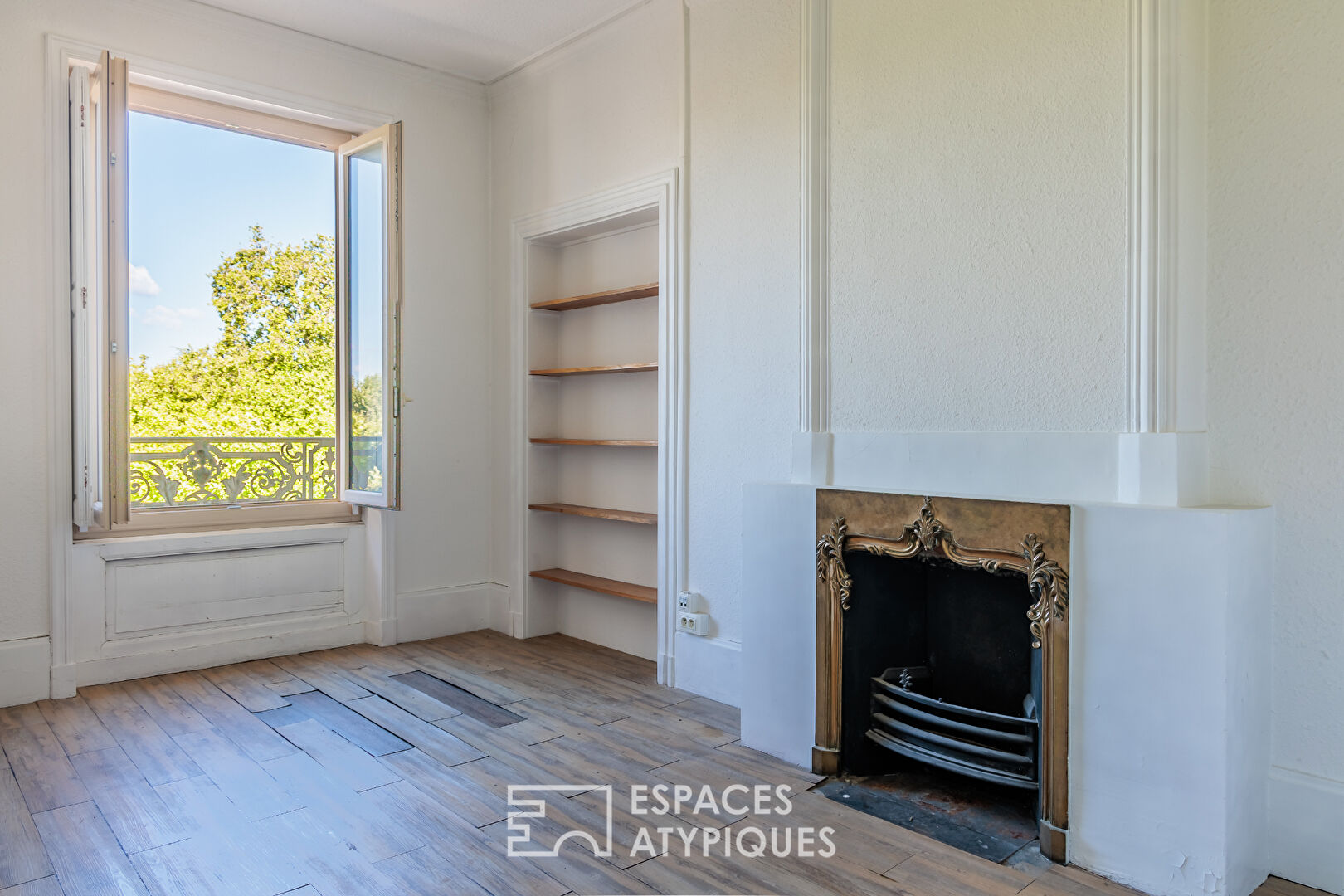 Appartement avec cachet et volumes exceptionnels à rénover