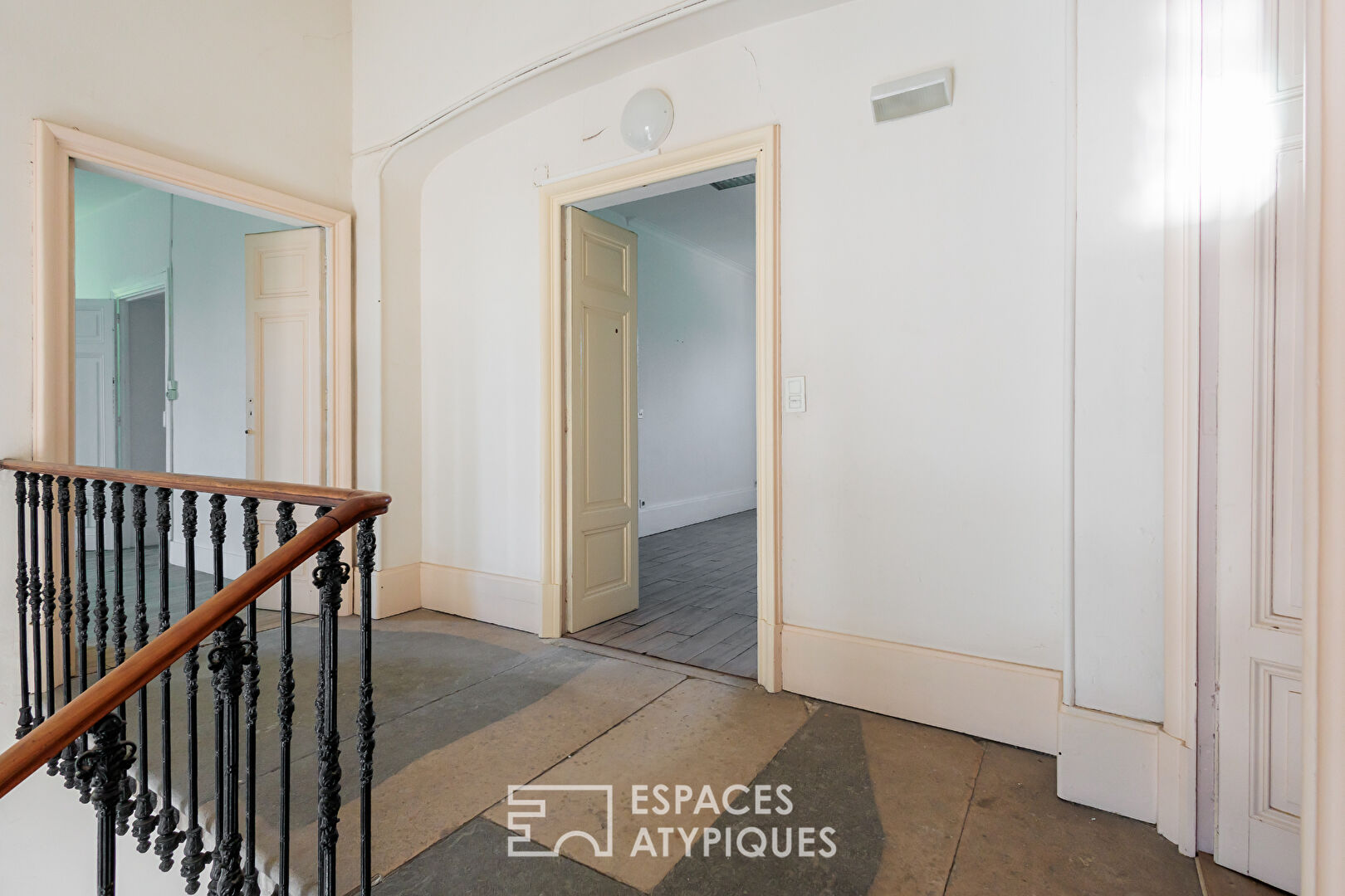 Appartement avec cachet et volumes exceptionnels à rénover