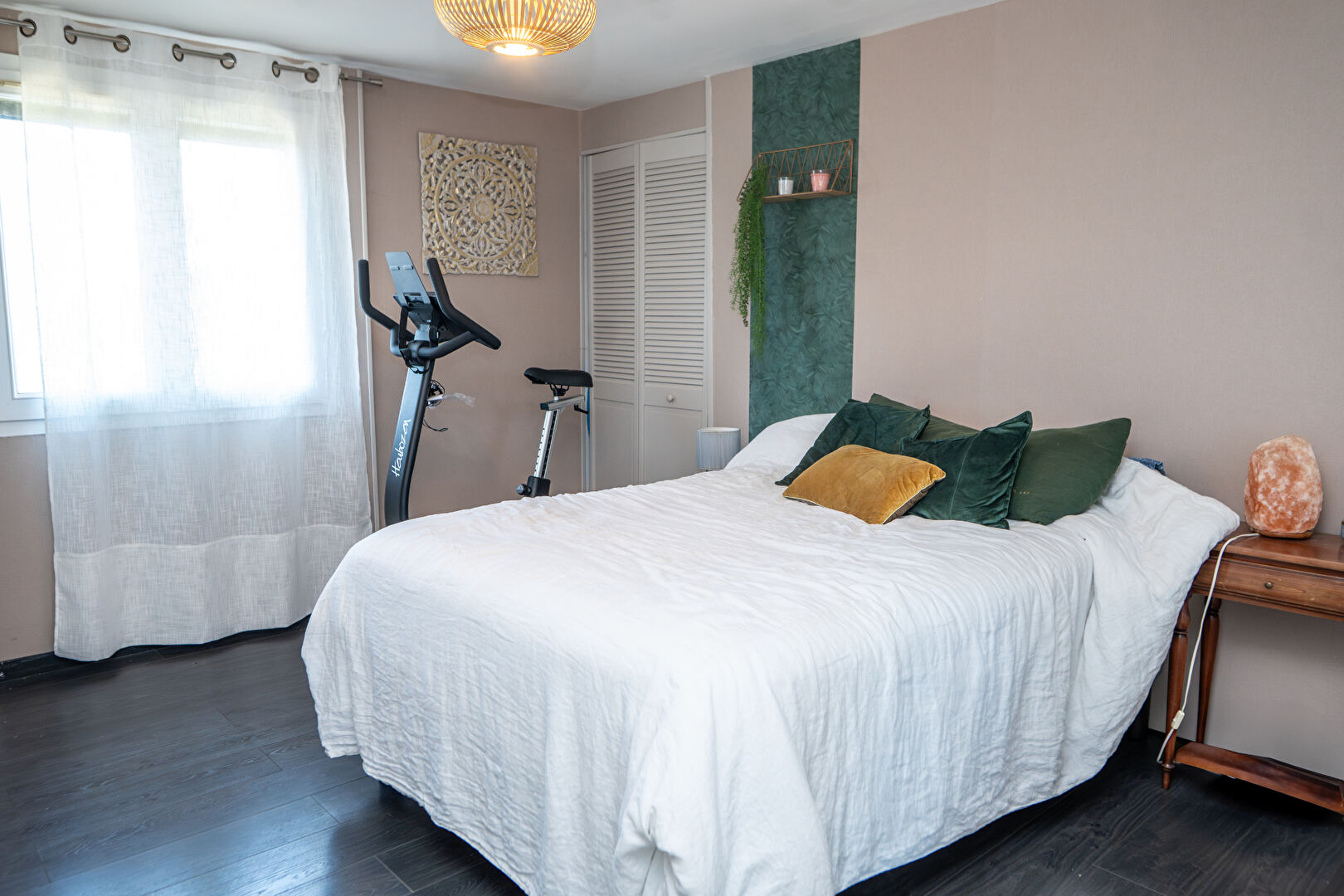 Maison familiale rénovée avec suite parentale et piscine