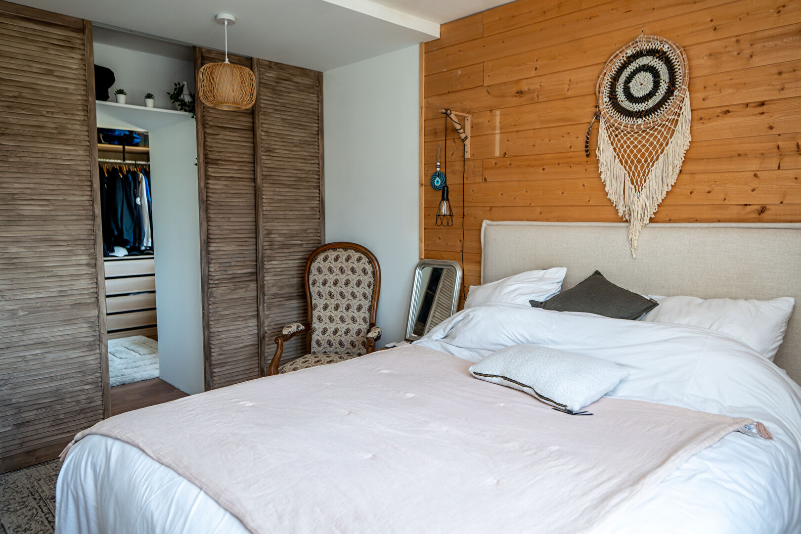 Maison familiale rénovée avec suite parentale et piscine