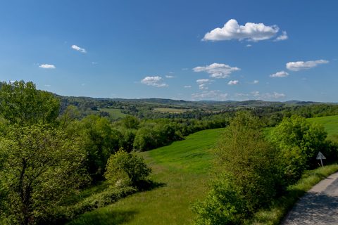 Maison en pierre avec vue et terrain, proche de la Vallée du Rhône