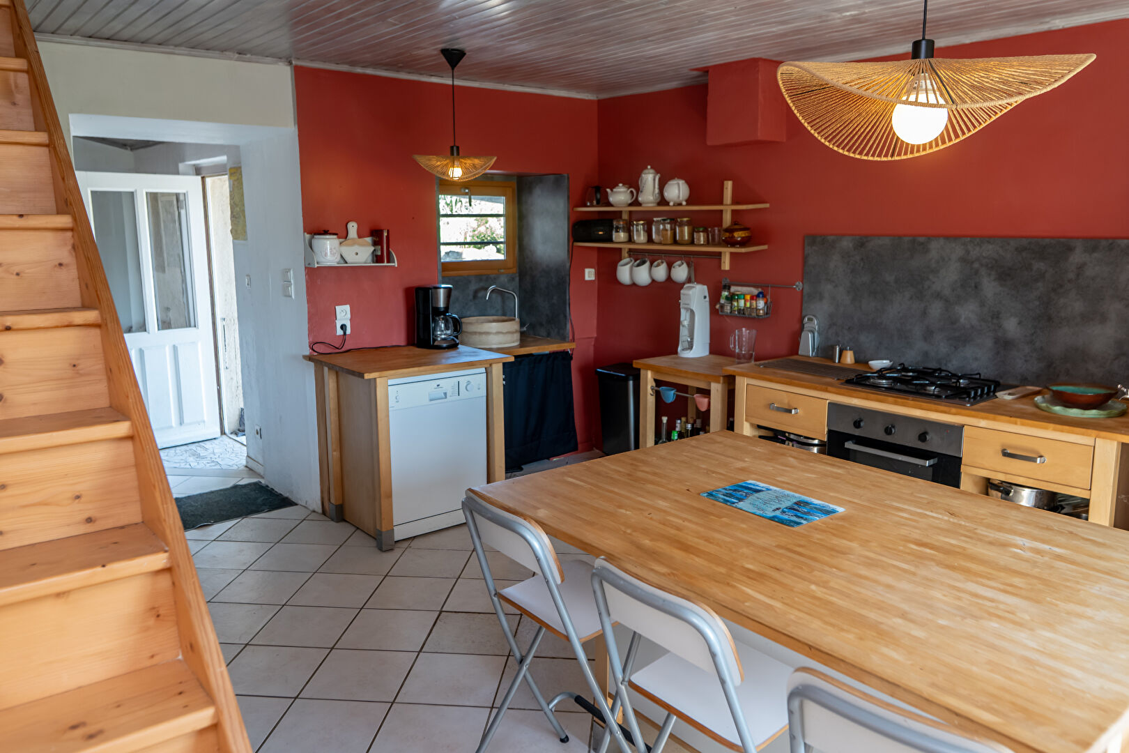 Maison en pierre avec vue et terrain, proche de la Vallée du Rhône