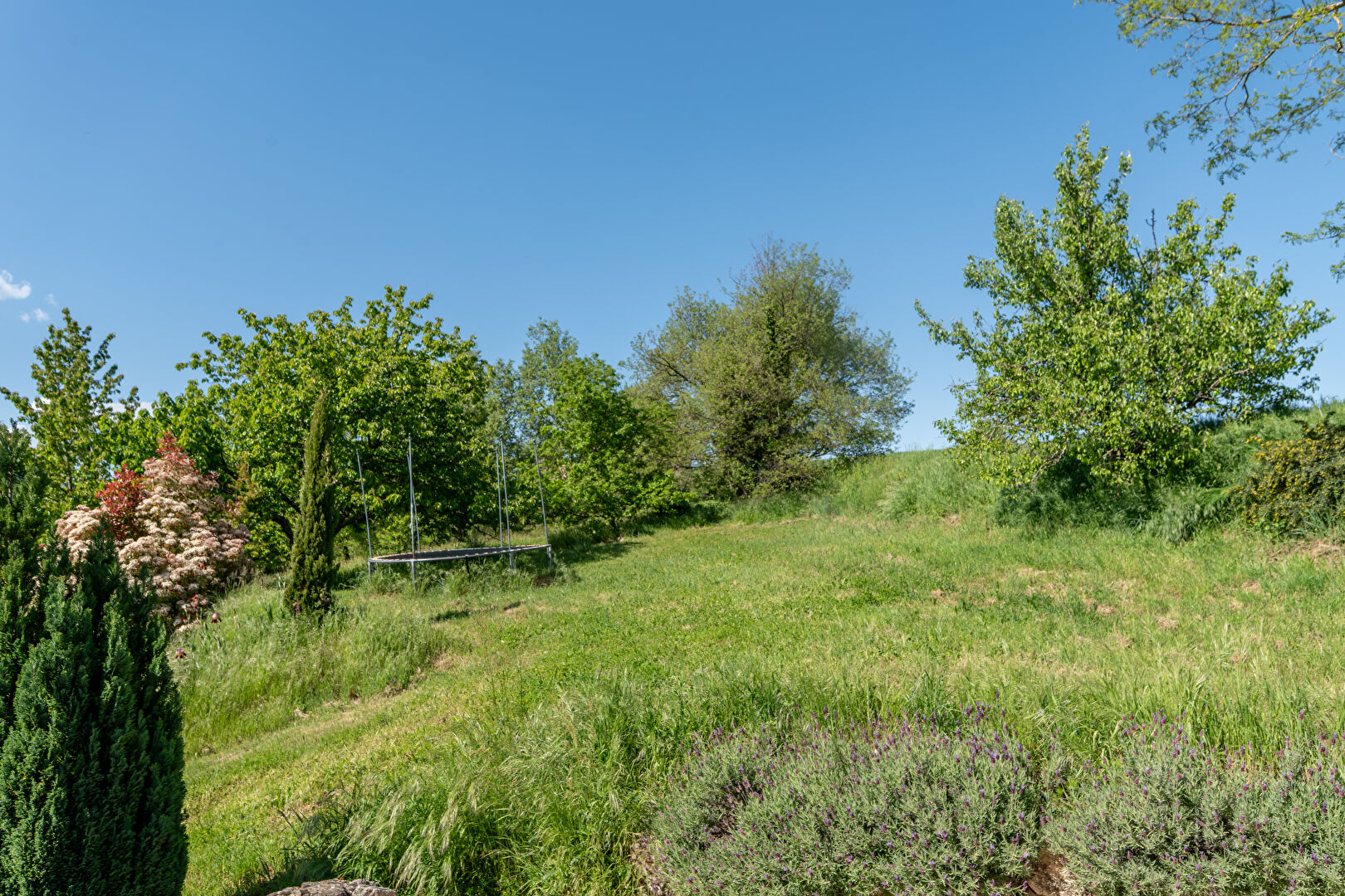 Maison en pierre avec vue et terrain, proche de la Vallée du Rhône
