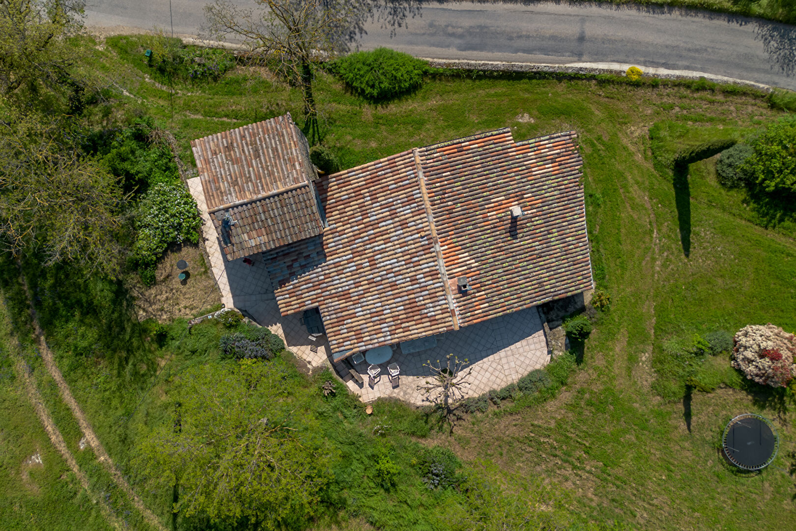Maison en pierre avec vue et terrain, proche de la Vallée du Rhône