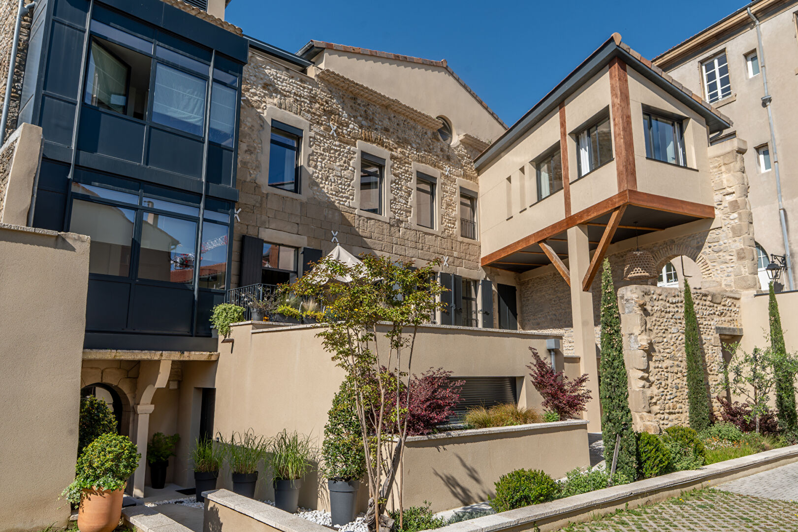Appartement rénové de standing avec ascenseur et garage dans le centre historique de Valence