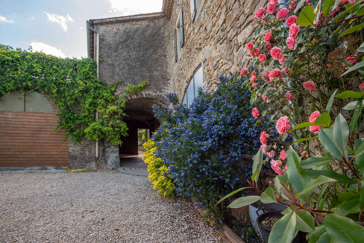 Mas de caractère rénové du 19ème siècle avec jardin, piscine et cour intérieure