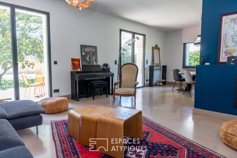 Renovated 1970s architect-designed house with swimming pool in a sought-after area of Valence