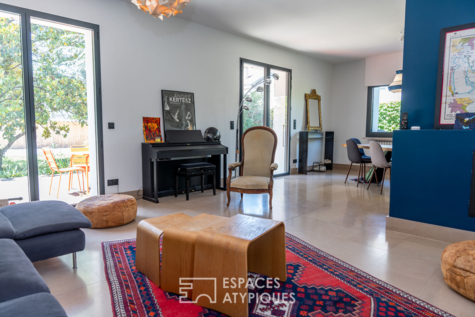 Renovated 1970s architect-designed house with swimming pool in a sought-after area of Valence