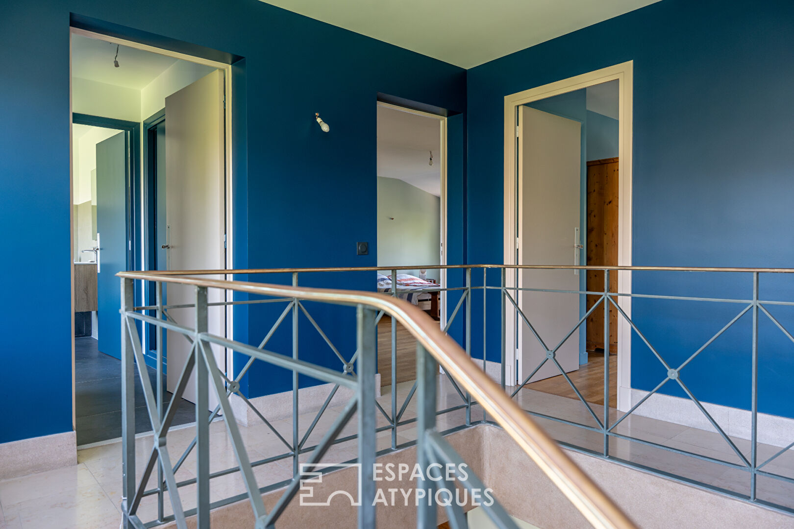 Renovated 1970s architect-designed house with swimming pool in a sought-after area of Valence