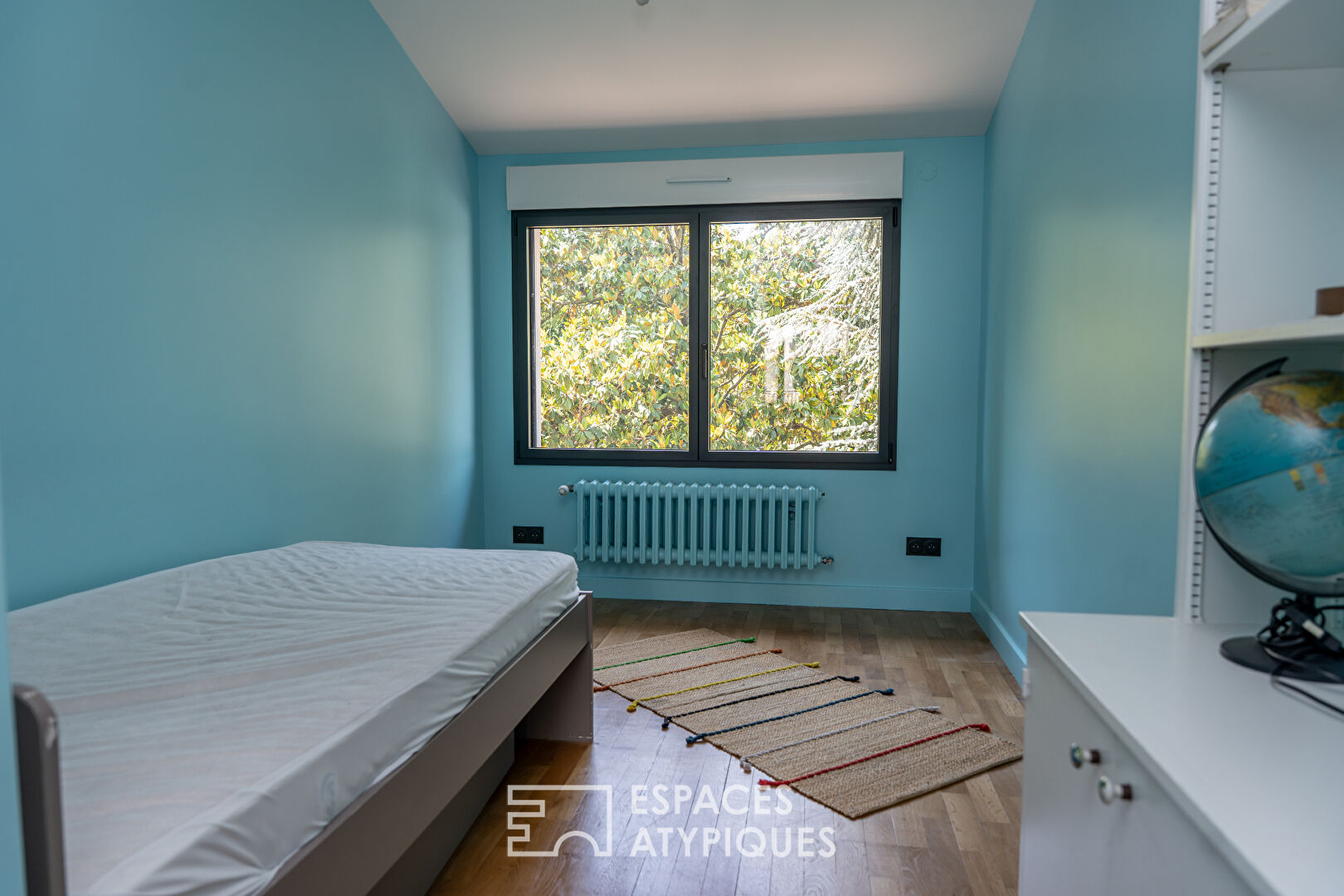 Renovated 1970s architect-designed house with swimming pool in a sought-after area of Valence