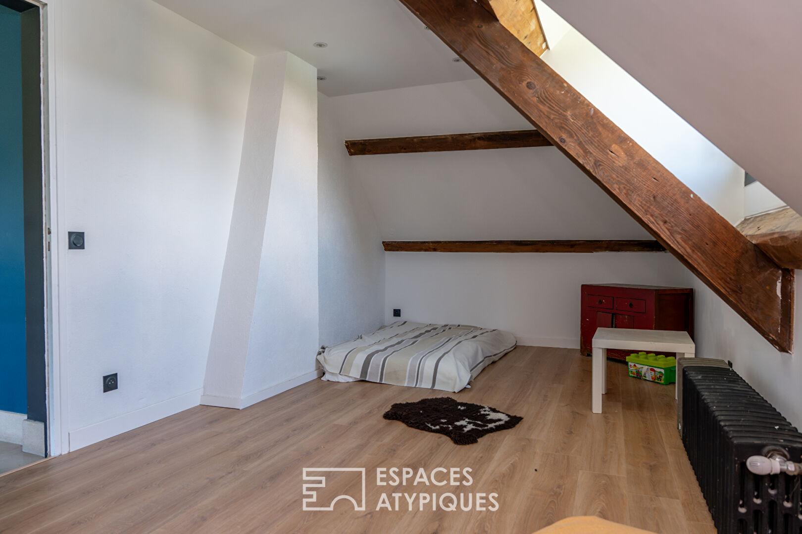 Renovated 1970s architect-designed house with swimming pool in a sought-after area of Valence