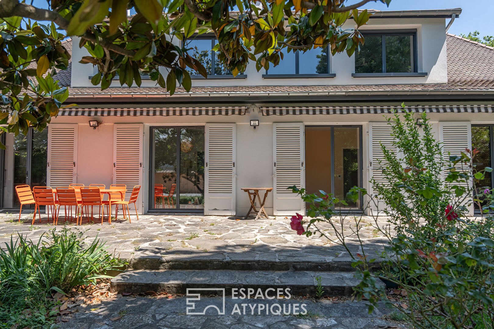 Renovated 1970s architect-designed house with swimming pool in a sought-after area of Valence