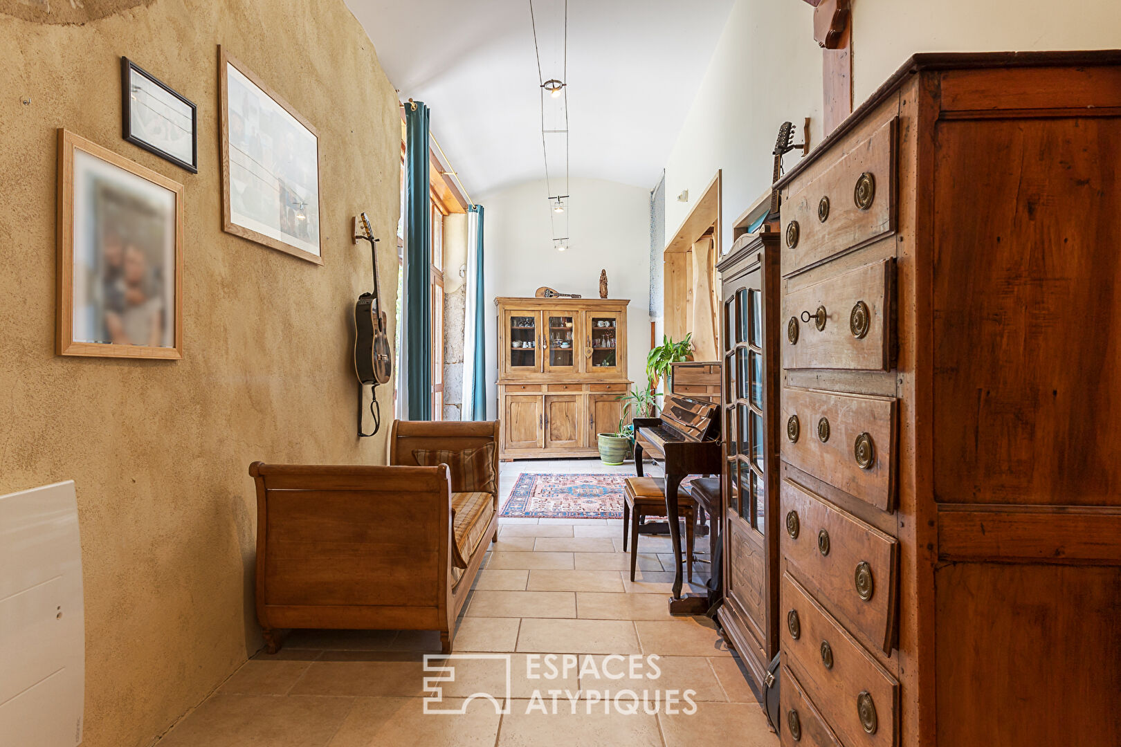 Bonita casa reformada en las dependencias de un antiguo castillo
