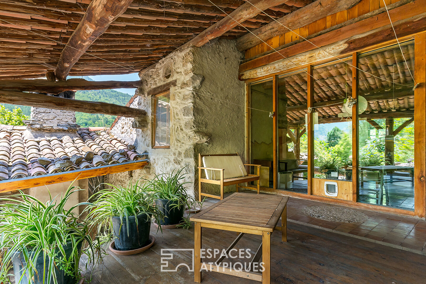 Propriété rare et pleine de charme au coeur de la Drôme provençale