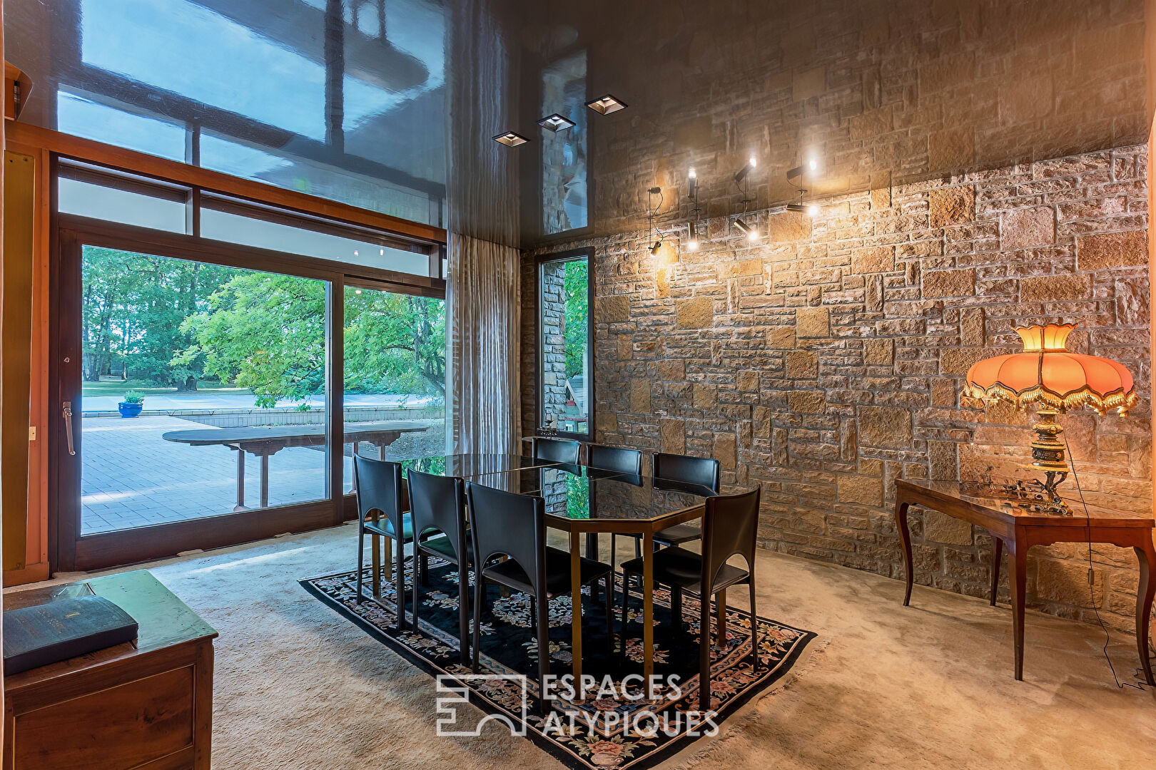 Modernist villa and swimming pool in a wooded setting – Montélier countryside